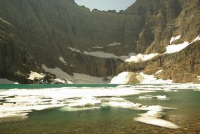 Iceberg Lake Trail: Parking, Bear Safety, and Views in Glacier